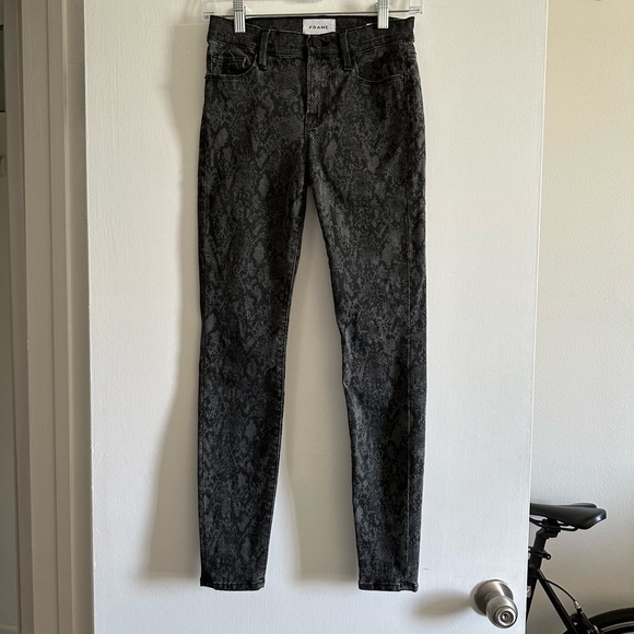 FRAME Denim Dark Grey/Black Le Skinny de Jeanne Mid Rise Crop Python Print Jeans - Picture 6 of 12